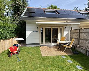 Terras van VZ990 Vakantiewoning in Ouddorp, ideaal voor buitenontbijt in Goeree-Overflakkee, Zuid-Holland.