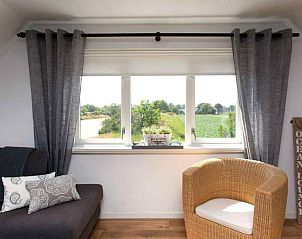 Ruime buitenruimte bij ZH022 vakantiehuis in Ouddorp, biedt privacy en ontspanning in Goeree-Overflakkee, Zuid-Holland.