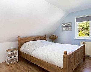 Privterras bij ZH022 vakantiewoning in Ouddorp, ideaal voor een ontspannen buitenmaaltijd in Zuid-Holland.