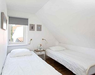 Moderne badkamer in ZH022 vakantiehuis Ouddorp met luxe voorzieningen voor een comfortabel verblijf in Zuid-Holland.
