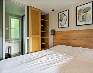 Bedroom in Mobil home Grevelingen, Ouddorp, South Holland, with a comfortable double bed for a good night's sleep.