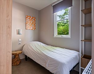 Second bedroom in Mobil home Grevelingen, Ouddorp, South Holland, offers a bright and comfortable space for guests.
