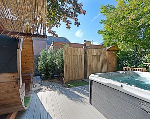 ZH415 vakantiehuis in Ouddorp, Goeree-Overflakkee met jacuzzi en sauna in de tuin.