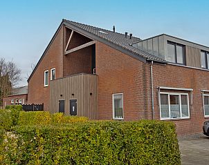 ZH416 vakantiehuis in Ouddorp, Goeree-Overflakkee, met moderne architectuur en groene omgeving.