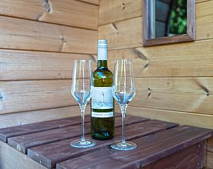 Ruime woonkamer in ZH416 vakantiehuis, Ouddorp, Goeree-Overflakkee, met gezellige zithoek.