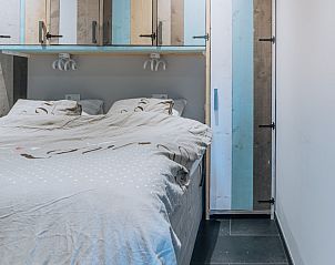 Moderne badkamer met luxe faciliteiten in ZH416 vakantiehuis, Ouddorp, Goeree-Overflakkee.