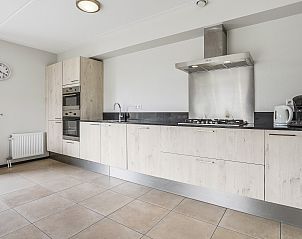 Comfortabele woonkamer met hoekbank in Strand Resort Ouddorp Duin, vakantiehuis in Ouddorp.