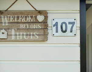 Willkommensschild am Eingang des Ferienhauses De Toekomst 107 'Sista' in Ouddorp, Sdholland.