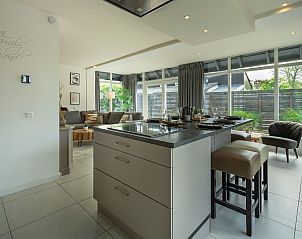 Gemtliche Sitzecke mit Aussicht im Ferienhaus De Toekomst 107 'Sista' in Ouddorp, Sdholland.