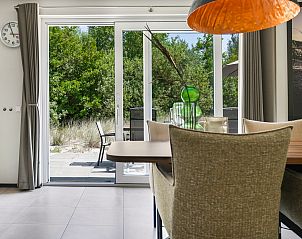 Schlafzimmer mit zwei Betten in der Villa Strand Resort Ouddorp Duin, Sdholland.