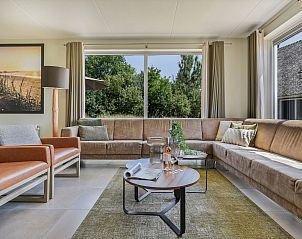 Stilvolles Badezimmer mit Dusche in der Villa Strand Resort Ouddorp Duin, Ouddorp.