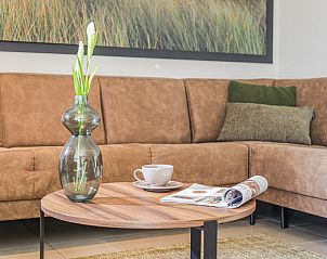 Schlafzimmer mit bequemen Betten in der Villa Strand Resort Ouddorp Duin, ideal fr einen entspannten Aufenthalt in Ouddorp.