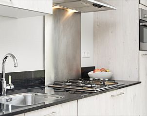 Essbereich in der 4-Bett-Villa im Strand Resort Ouddorp Duin, ideal fr Familienessen.