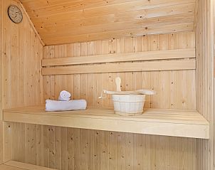 Korridor in der Villa des Strand Resort Ouddorp Duin, Zugang zu den Schlafzimmern und dem Badezimmer.