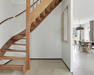 Modernes Badezimmer mit Dusche in der Villa Strand Resort Ouddorp Duin, Goeree-Overflakkee.