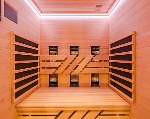 Die gemtliche Sauna in der 2-Bett-Wohnung 2L, Ouddorp, Goeree-Overflakkee, bietet eine warme und entspannende Atmosphre.