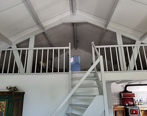 Slaapzolder met trap in Huisje in Goedereede, vakantiehuis in Goeree-Overflakkee.