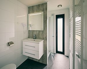 Guest house 661227 - Bungalow Goeree-Overflakkee - Vakantiepark Zeedijk 5