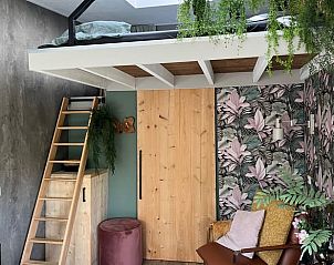 Moderne binnenruimte van Vakantiehuis in Reeuwijk met loftbed, gelegen in het Groene Hart, Zuid-Holland.