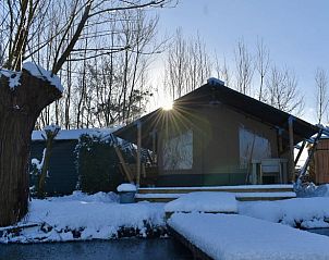 Enjoy the serene water views from the veranda of Huisje in Reeuwijk, a vacation home in the Green Heart, South Holland.