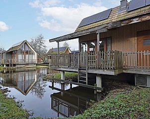 Detached house in Reeuwijk, Green Heart, South Holland, vacation home with veranda and water view in natural surroundings.