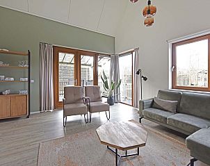 Bright living room of Detached house in Reeuwijk, vacation home in the Green Heart, South Holland, with modern furnishings and views of terrace.