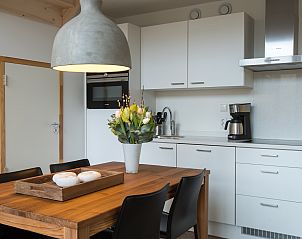 Moderne badkamer in De Reeuwijkse Plassen vakantieaccommodatie in het Groene hart van Zuid-Holland.