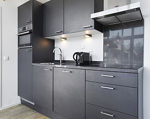 Ruime slaapkamer in De Reeuwijkse Plassen waterwoning, ideaal voor een goede nachtrust in Reeuwijk.