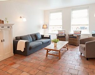 Comfortabele woonkamer in Huisje in Haastrecht, vakantiehuis in het Groene Hart, Zuid-Holland, met ruime zithoek.