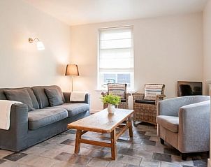 Comfortabele woonkamer in Vakantiehuis in Haastrecht, ideaal voor ontspanning in het Groene Hart.