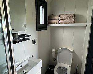 Huisje in Haastrecht, moderne badkamer in vakantiehuis in Groene Hart, Zuid-Holland voor optimaal comfort.