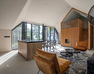 Lichte woonkamer van Huisje in Aarlanderveen, vakantiehuis in het Groene Hart van Zuid-Holland.