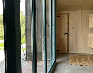 Lichte entree van Vakantiehuisje in Aarlanderveen, Groene hart, Zuid-Holland.