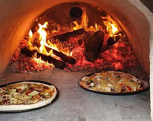 Heerlijke pizzaoven bij Vakantiehuisje in Aarlanderveen, Groene hart, Zuid-Holland.