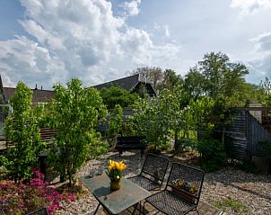 Groene tuin bij Vakantiehuisje in Aarlanderveen, Groene Hart, Zuid-Holland.