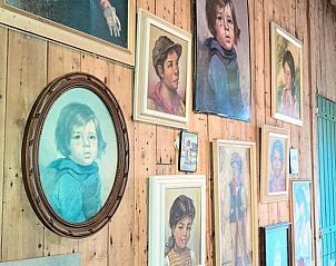 Unieke kunst aan de muur van Vakantiehuisje in Aarlanderveen, Zuid-Holland.