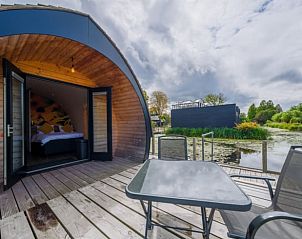 Buitenzitje op het terras van Huisje in Boskoop, vakantiehuis in het Groene Hart, Zuid-Holland.