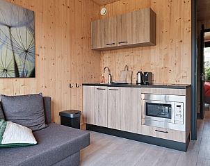 Moderne keuken in Huisje in Boskoop vakantiehuis, ideaal voor zelf koken in Groene Hart.