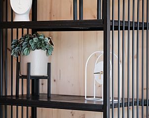 Decoratieve details in Huisje in Boskoop vakantiehuis, stijlvol ingericht, Zuid-Holland.