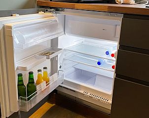 Goed gevulde koelkast in Huisje in Nieuwkoop, een bed and breakfast in het Groene Hart van Zuid-Holland.