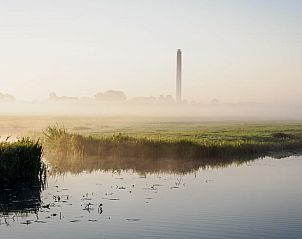Mistig landschap bij Vakantiehuis in Bergambacht, Groene Hart, Zuid-Holland.
