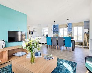 Open keuken en eetruimte in Vakantiehuis Tapuit 6, Noordwijk, ideaal voor familiediners aan de Noordzeekust.