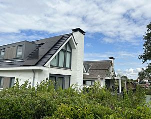 Buitenzijde van Vakantiehuis Pieper Luxe in Noordwijk, met uitzicht op de tuin aan de Noordzeekust