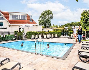 Zwembad bij Vakantiehuis Comfort 5 personen, Noordwijk, ideaal voor ontspanning aan de Noordzeekust.