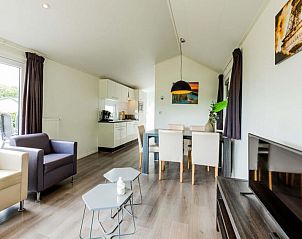 Ruime woonkamer en keuken in Vakantiehuis Comfort 5 personen, Noordwijk, Zuid-Holland.