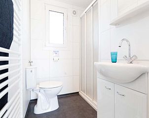 Stijlvolle badkamer in Vakantiehuis Comfort 5 personen, Noordwijk, Noordzeekust.