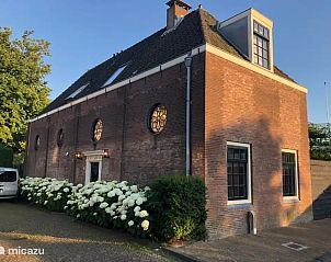 Guest house 681201 - Holiday property Noordzeekust - Koetshuis aan het water