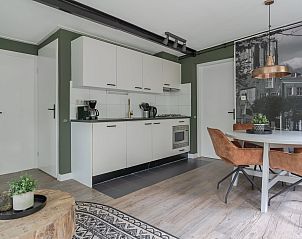 Moderne keuken in Bungalow Goeree, Ouddorp. Perfect vakantiehuis voor een verblijf op Goeree-Overflakkee, Zuid-Holland.