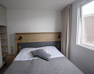 Master bedroom of Mobil home Beachhome in Ouddorp, offers comfort and tranquility in South Holland.