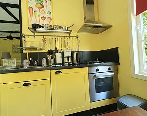 Fully equipped kitchen in Holiday cottage in Oostvoorne, Voorne Putten, with modern appliances.